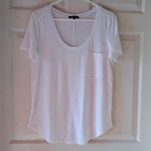 Loose fitting pocket T-shirt w seam down back